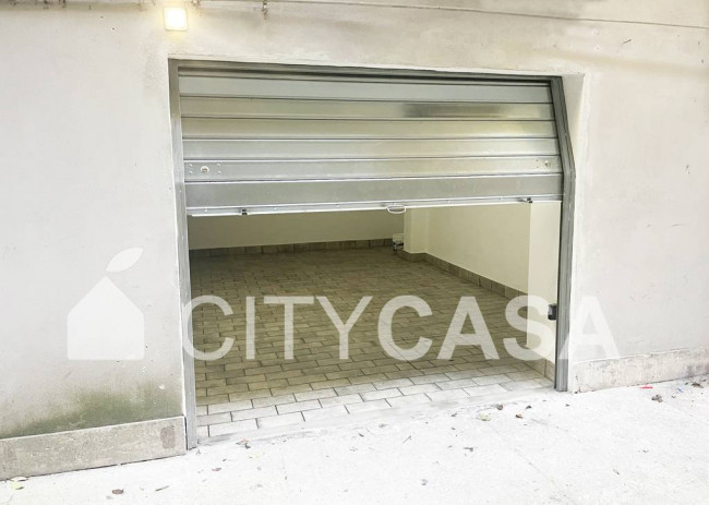 Garage/Box/Posto auto in vendita a Trieste, Roma (RM)
