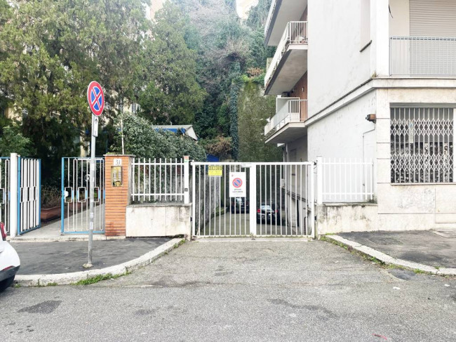 Garage/Box/Posto auto in vendita a Trieste, Roma (RM)