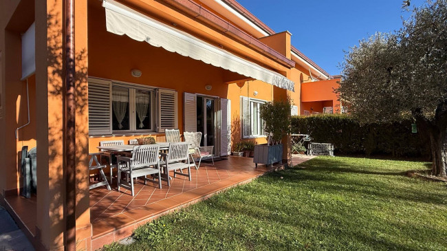 Villa bifamiliare a Venarotta