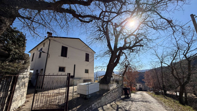 Casa indipendente a Roccafluvione