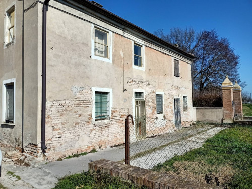 Rustico in Vendita a Ferrara