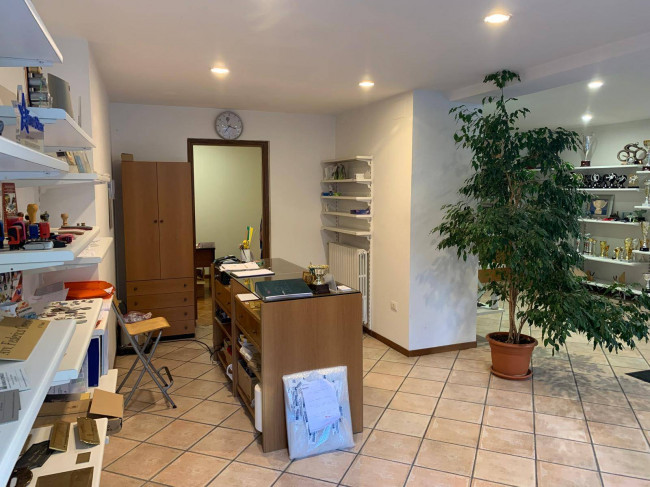 Locale commerciale in vendita a Ferrara