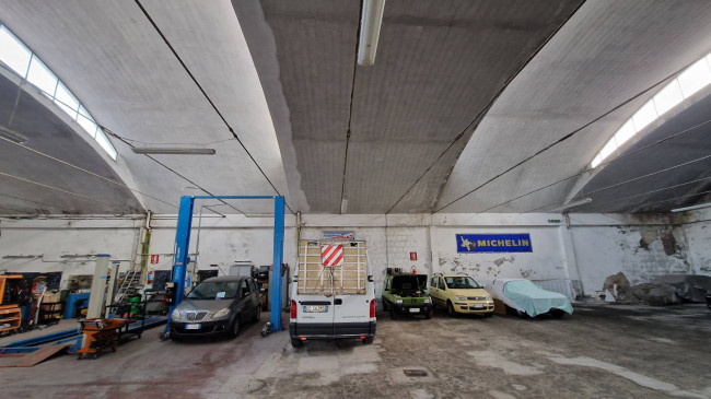 Locale commerciale in vendita a Ferrara