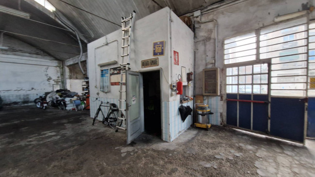 Locale commerciale in vendita a Ferrara