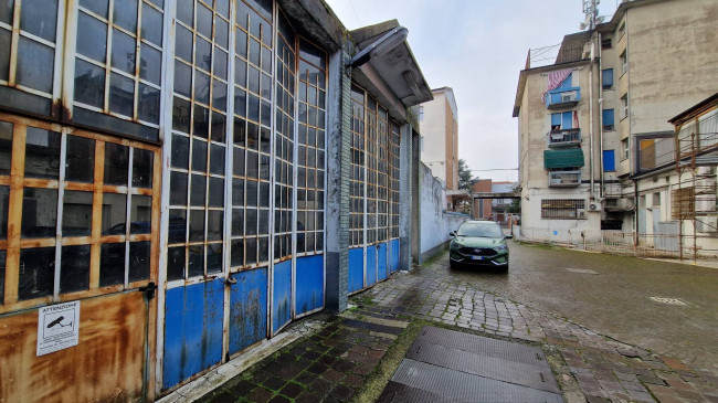 Locale commerciale in vendita a Ferrara