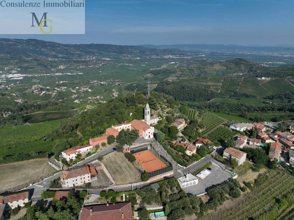 Terreno agricolo in vendita a Castelcerino, Soave (VR)