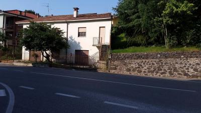 casa indipendente in Vendita a Montecchia di Crosara