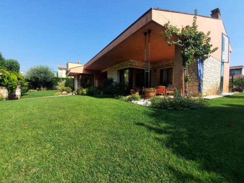 Villa in vendita a Montecchia di Crosara
