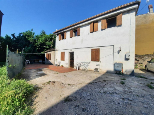 Casa singola in Vendita a Monteforte d'Alpone