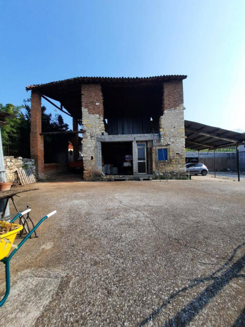 Rustico in Vendita a Monteforte d'Alpone