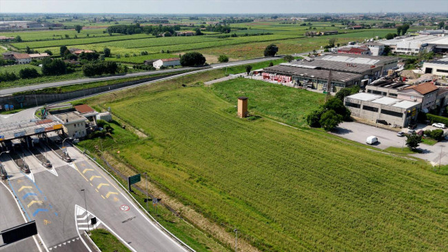 Terreno edificabile in vendita a Gambellara