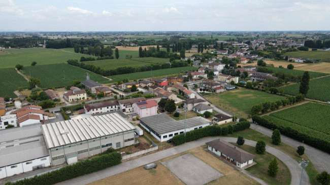capannone artigianale/magazzino in vendita a Salizzole