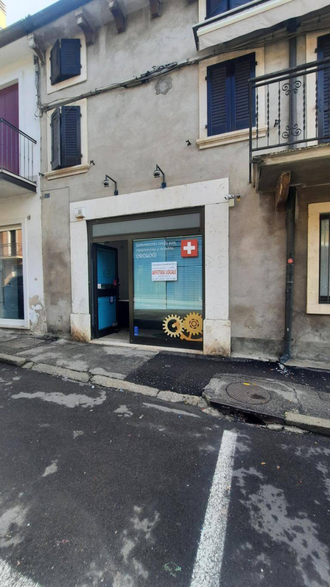 Locale commerciale in Affitto a Monteforte d'Alpone