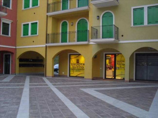 Locale commerciale in Affitto a Montecchia di Crosara
