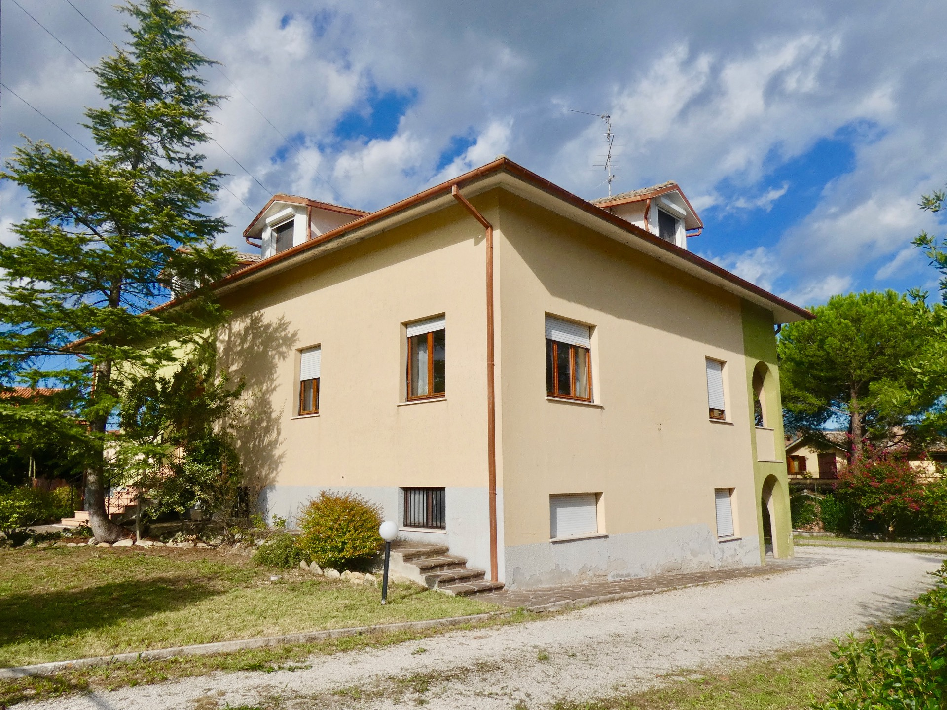 Villa FABRIANO vendita  PERIFERIA  Immobiliare Peverini