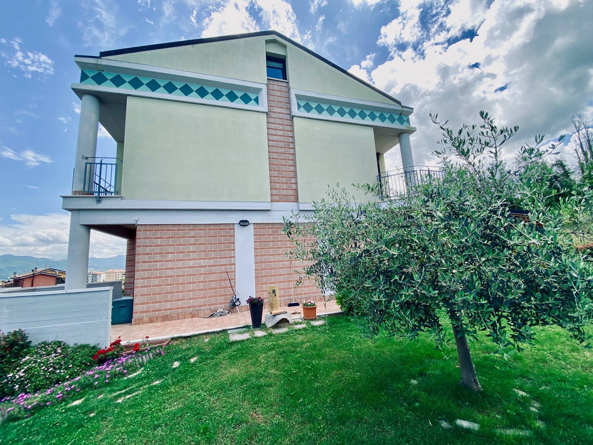 Villa FABRIANO vendita  SEMI PERIFERIA  Immobiliare Peverini