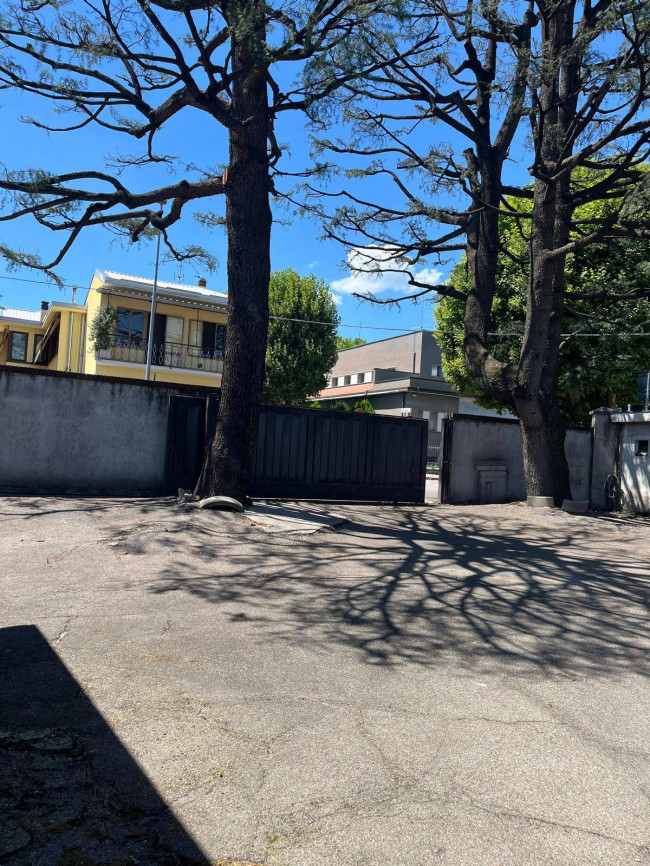 Capannone in affitto a Solbiate Olona