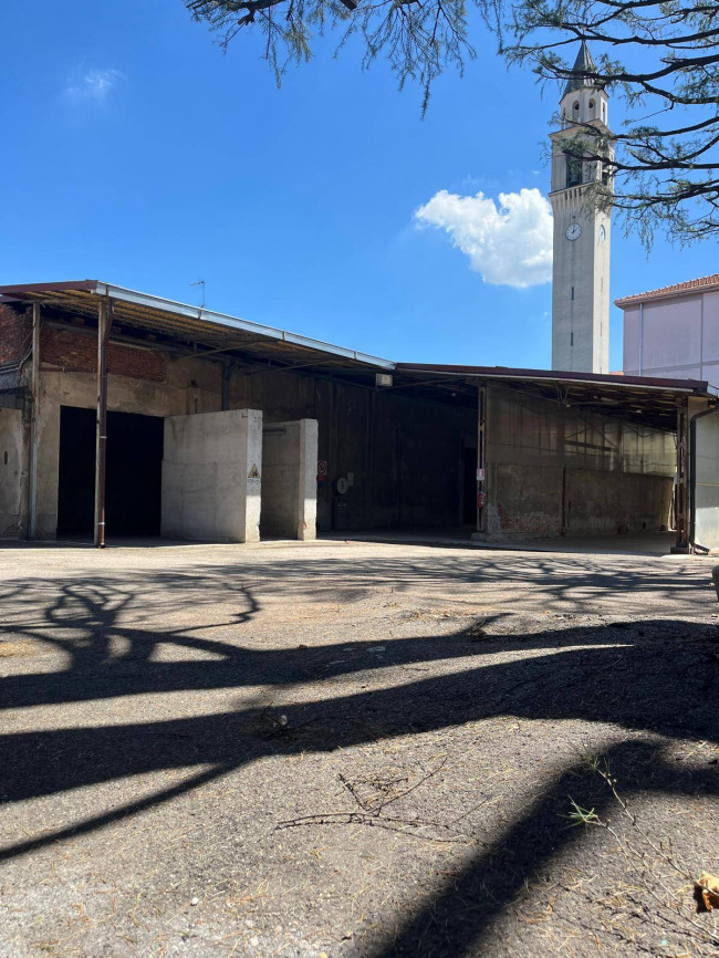 Capannone in affitto a Solbiate Olona