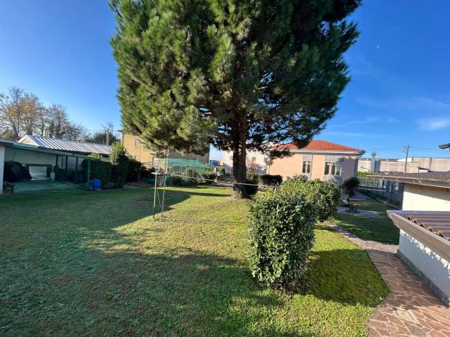 Villa in vendita a Fagnano Olona