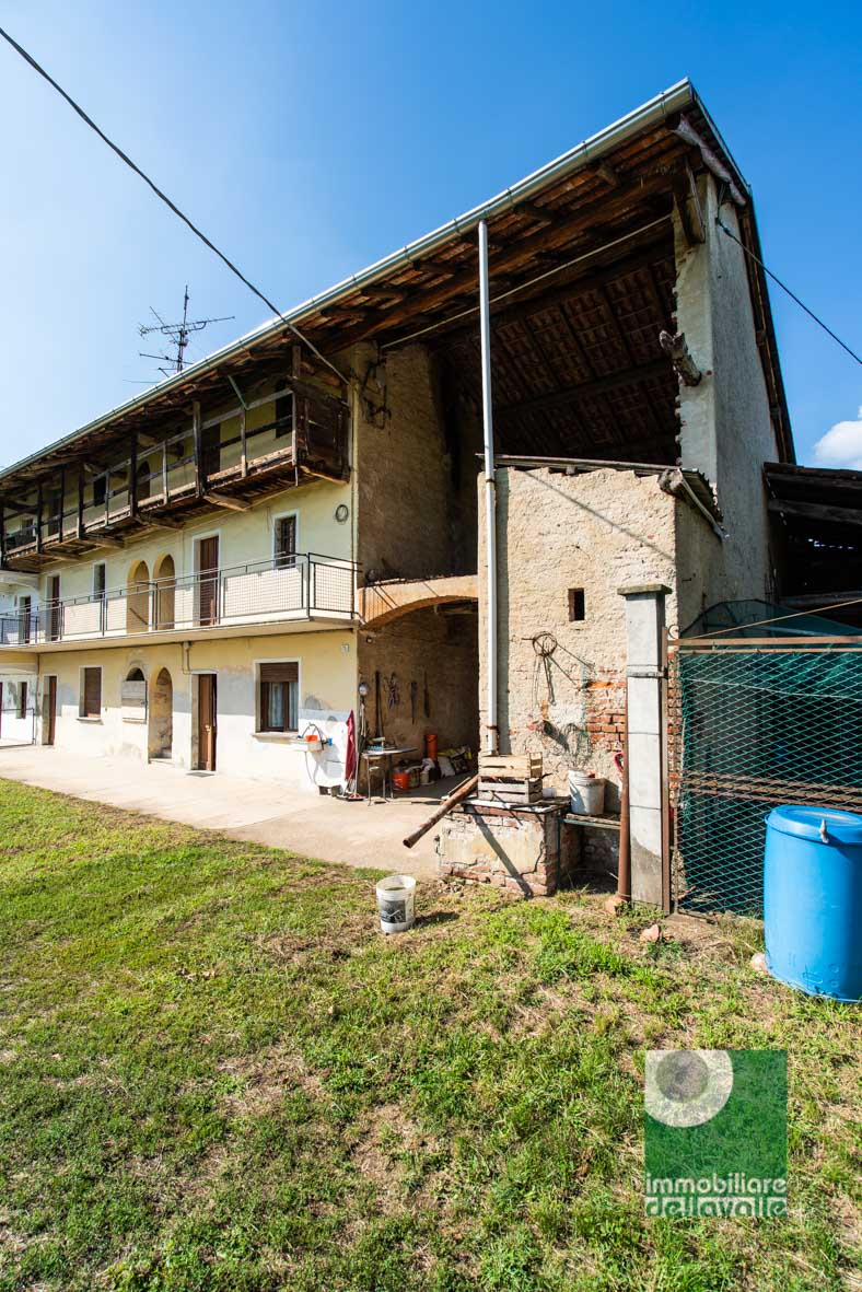  oleggio vendita quart:  immobiliare dellavalle