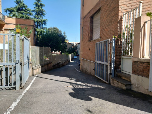Magazzino-Deposito in Affitto a Bologna