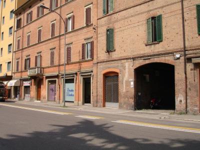 Negozio in Affitto a Bologna