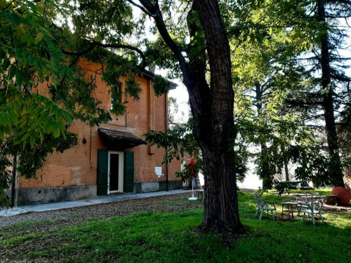 Porzione di Villa in Vendita a Bologna