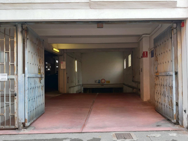 Posto auto coperto in Vendita a Bologna