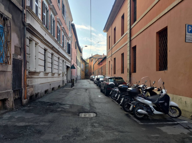 Posto auto coperto in Affitto a Bologna