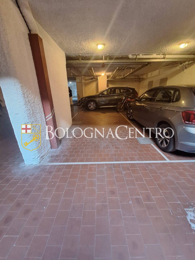 Posto auto coperto in Affitto a Bologna
