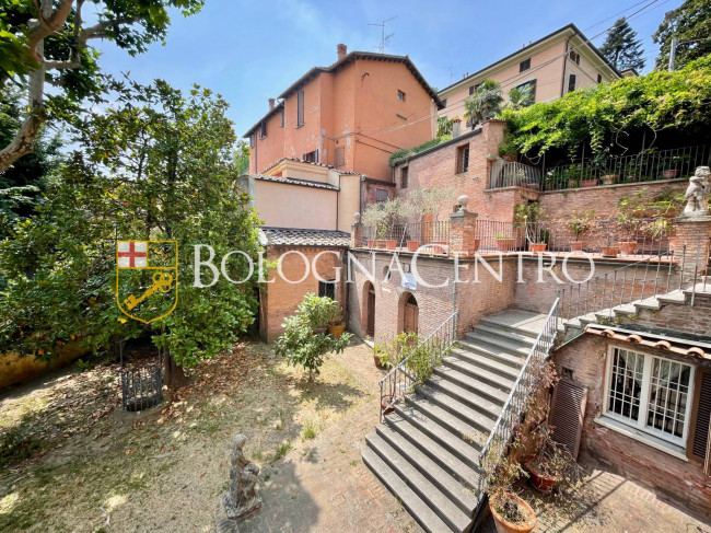 Appartamento in Villa in Vendita a Bologna