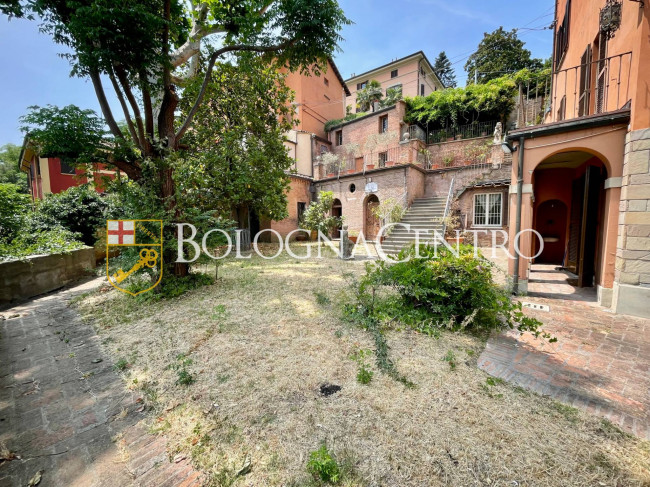 Appartamento in Villa in Vendita a Bologna