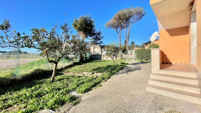 Appartamento in vendita a Ostia, Roma (RM)