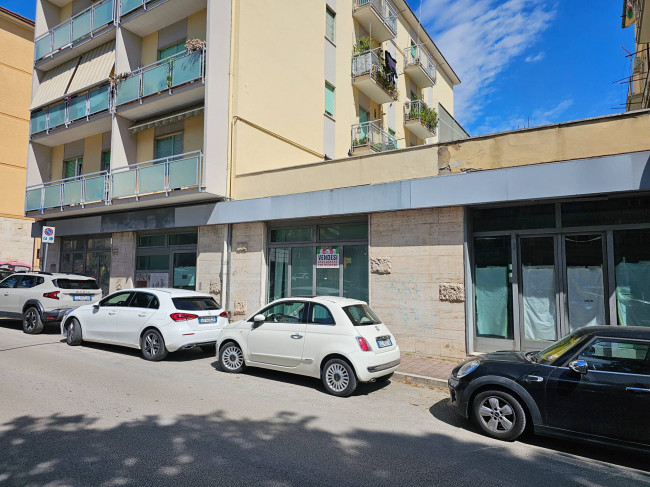 Locale commerciale in vendita a Ascoli Piceno