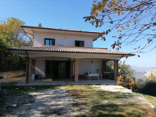 Casa singola in Vendita a Controguerra