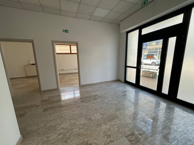 Locale commerciale in vendita a Alba Adriatica