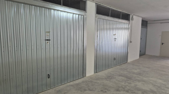 Box o garage in vendita a Alba Adriatica