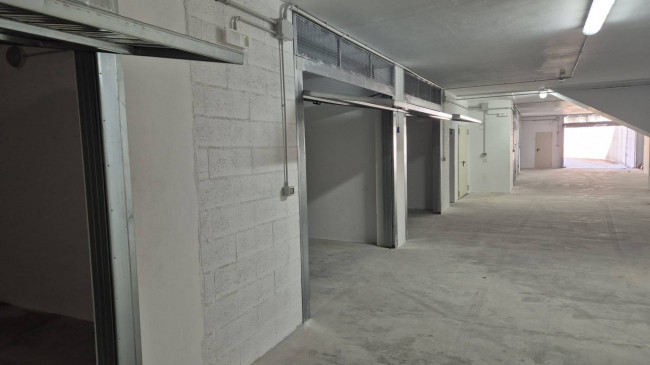 Box o garage in vendita a Alba Adriatica