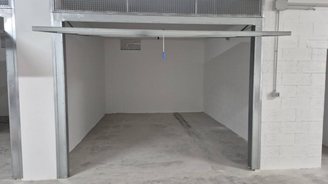 Box o garage in vendita a Alba Adriatica