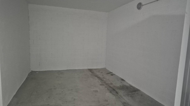 Box o garage in vendita a Alba Adriatica