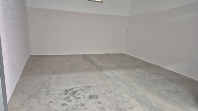 Box o garage in vendita a Alba Adriatica