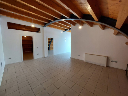 Locale commerciale