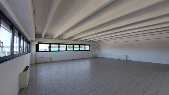 Locale commerciale