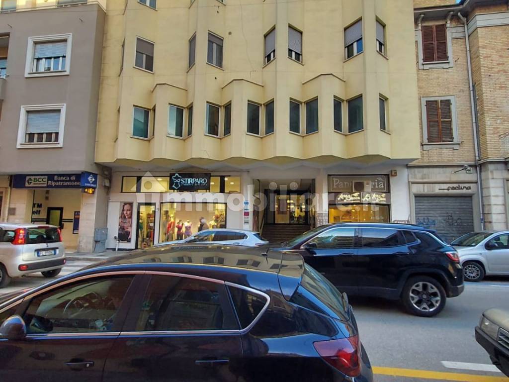 Locale commerciale in vendita a San Benedetto del Tronto