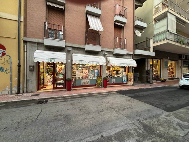 Licenza commerciale in vendita a Grottammare