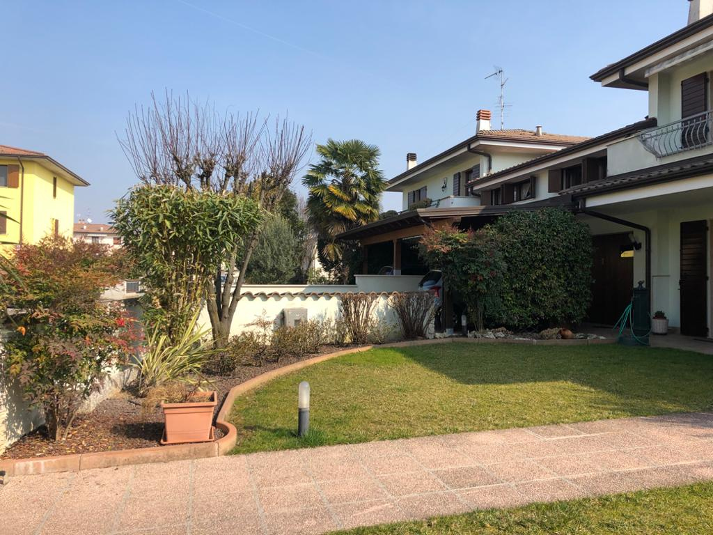 Villa Unifamiliare - Indipendente CURTATONE vendita  San Silvestro  Iside Casa