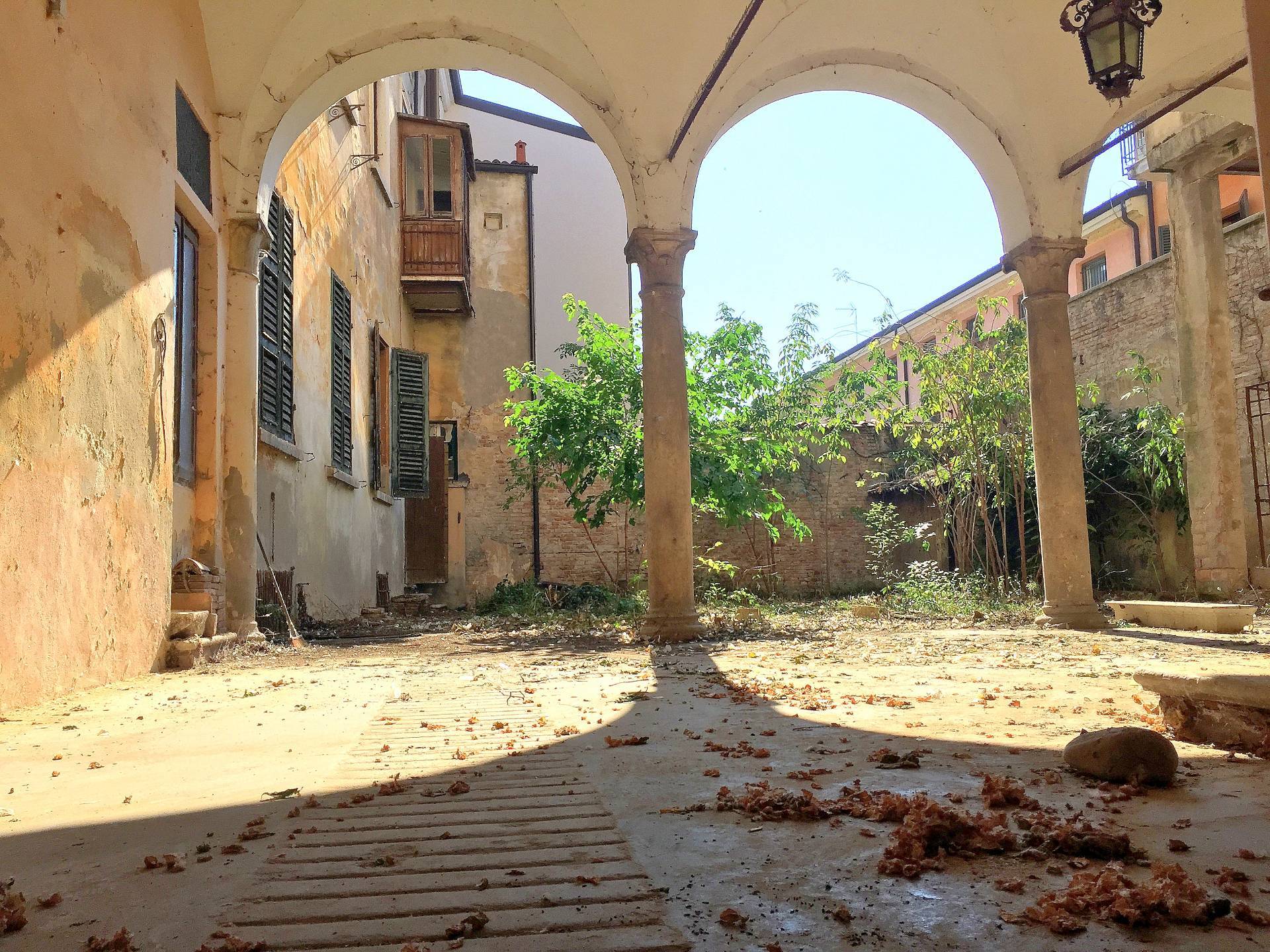 Villa Unifamiliare - Indipendente MANTOVA vendita  Centro storico  Iside Casa
