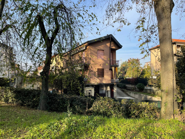 Villa in Vendita a Cologno Monzese