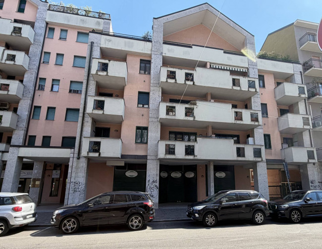 Locale commerciale in Affitto a Cologno Monzese