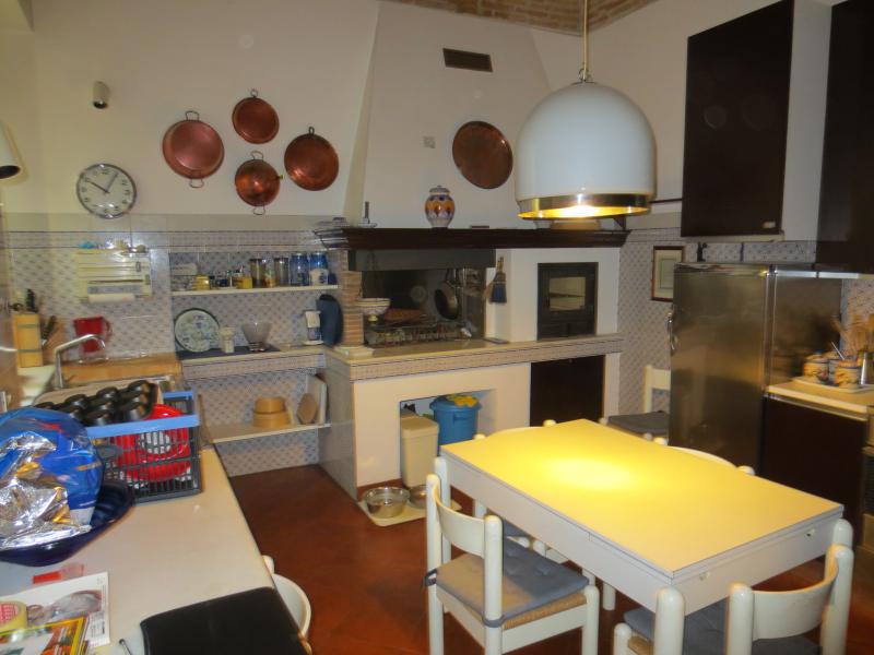 Villa Unifamiliare - Indipendente ASCOLI PICENO vendita  Centro Storico  Agenzia Italia Immobiliare